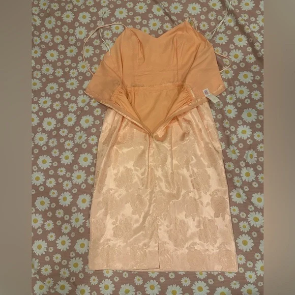 True Vintage Peach Floral Satin Dress - Picture 12 of 17